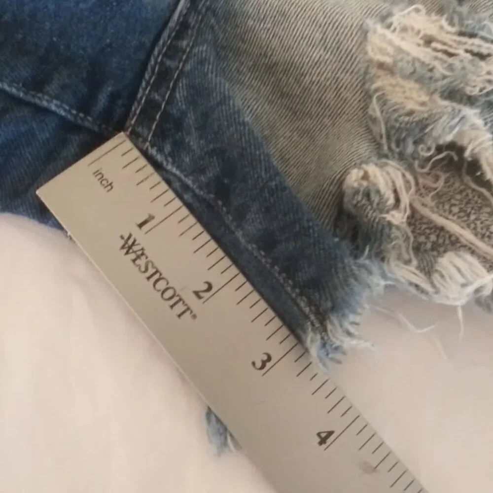 Kendall & Kyle women's junior's size 5/27 distressed high rise shorts
